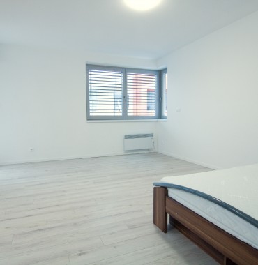 Na predaj veľký 1 izbový byt v novostavbe centra mesta Piešťany.