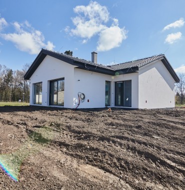 4 izbová NOVOSTAVBA rodinného domu / Bungalov / vo vyhľadávanej lokalite, Cífer